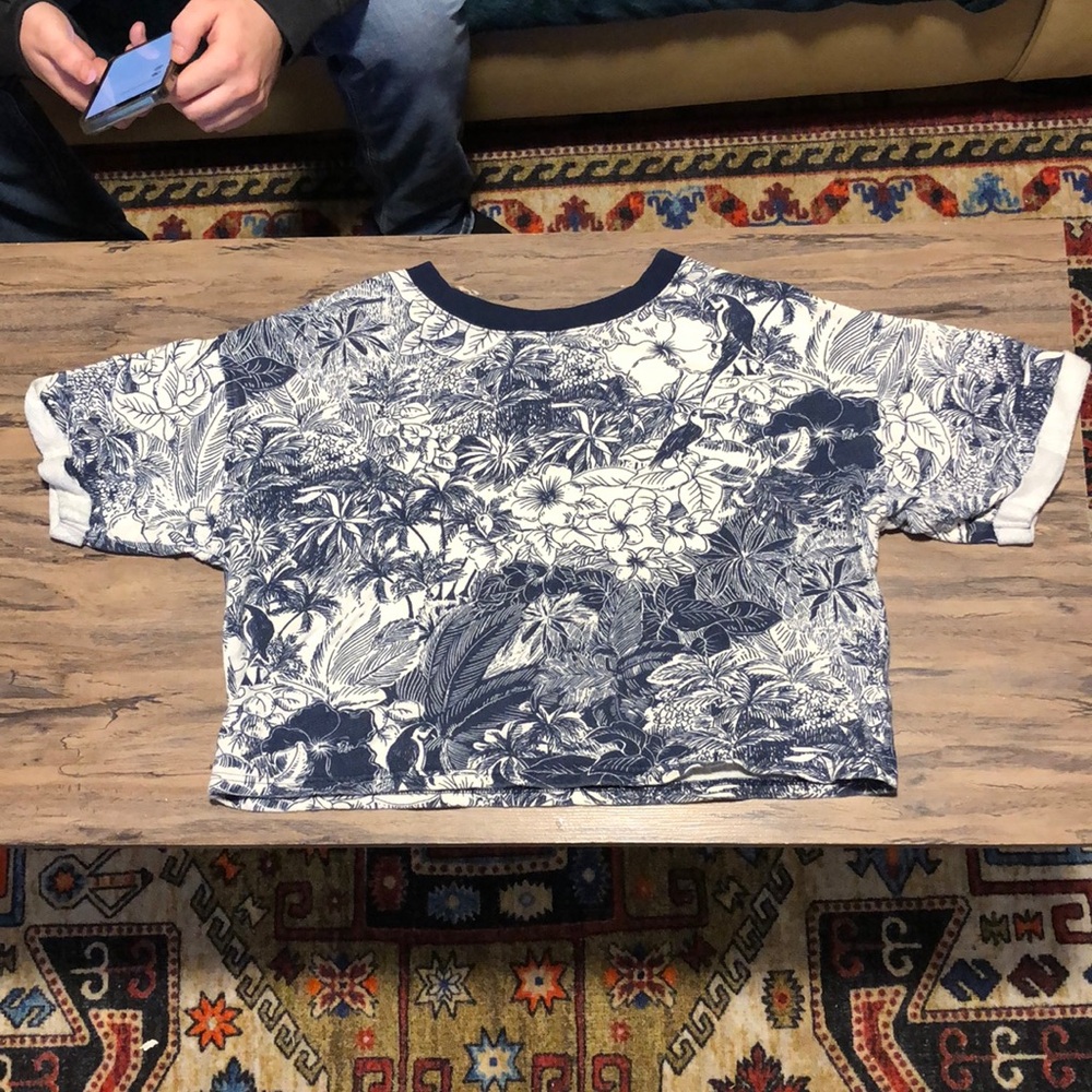 🧡4/$20🧡 Floral Shirt - Navy and White